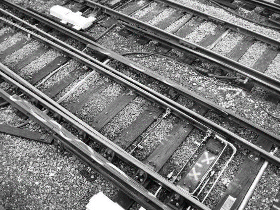 Two side-ramps in front of Lewes signal box.
www.EwhurstGreen.com 
