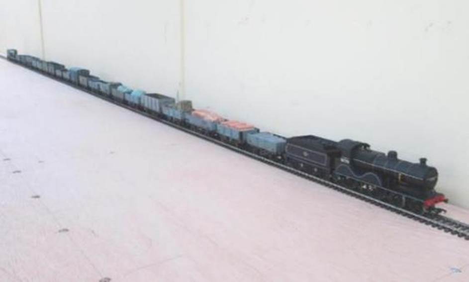 Ewhurst Green model railway
BR(S) British Railways Southern Region
Copyright www.EwhurstGreen.com
