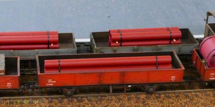 Ewhurst Green model railway
.
Long tubes on a BR open TUBE wagon
www.EwhurstGreen.com
